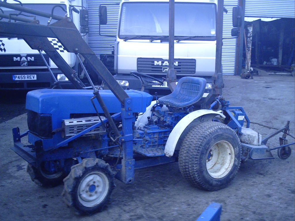 1983 Ford 1200 tractor #2